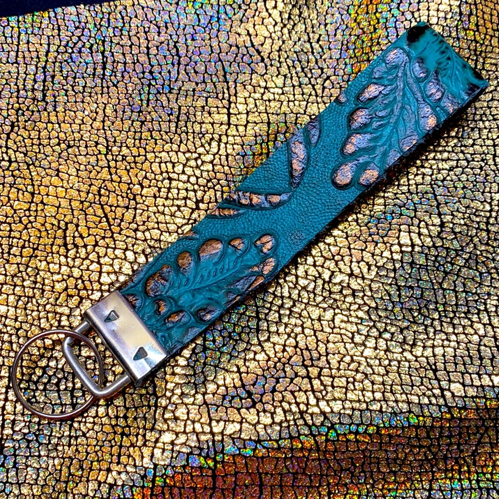 Keychain wristlet